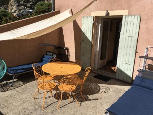 Nyons Centre Appart#3: terrasse 20m2 sur rivière, jardin, plage
