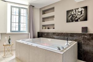 Appartement O Lit Divin Instant de volupté BALNEO SAUNA Rez-de-chaussée 66 Rue Barbacane 11000 Carcassonne Languedoc-Roussillon