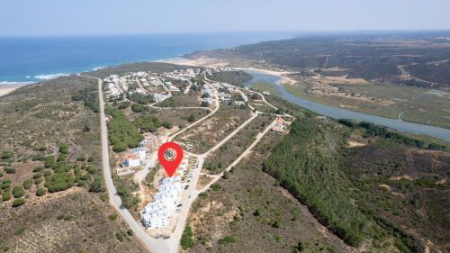O MAÇARICO - Walking distance to Monte Clerigo and Amoreira beaches