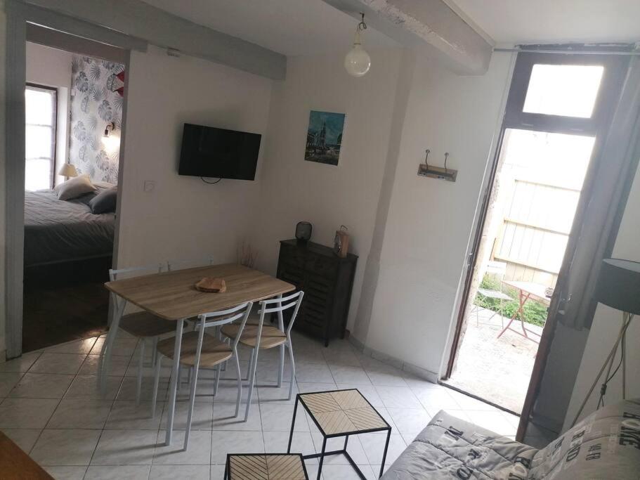 Appartement Ô p'tit 44 Apt + terrasse dans le vieux Honfleur 0 p'tit 44. 44 Rue de la Bavole 14600 Honfleur