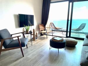 Ocean Cliff Apartment