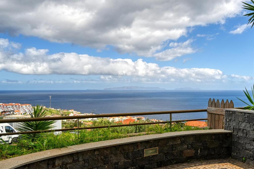 Ocean View, a Home in Madeira 42 Caminho da Fonte do Livramento Bloco B, J, 9125-065 Caniço