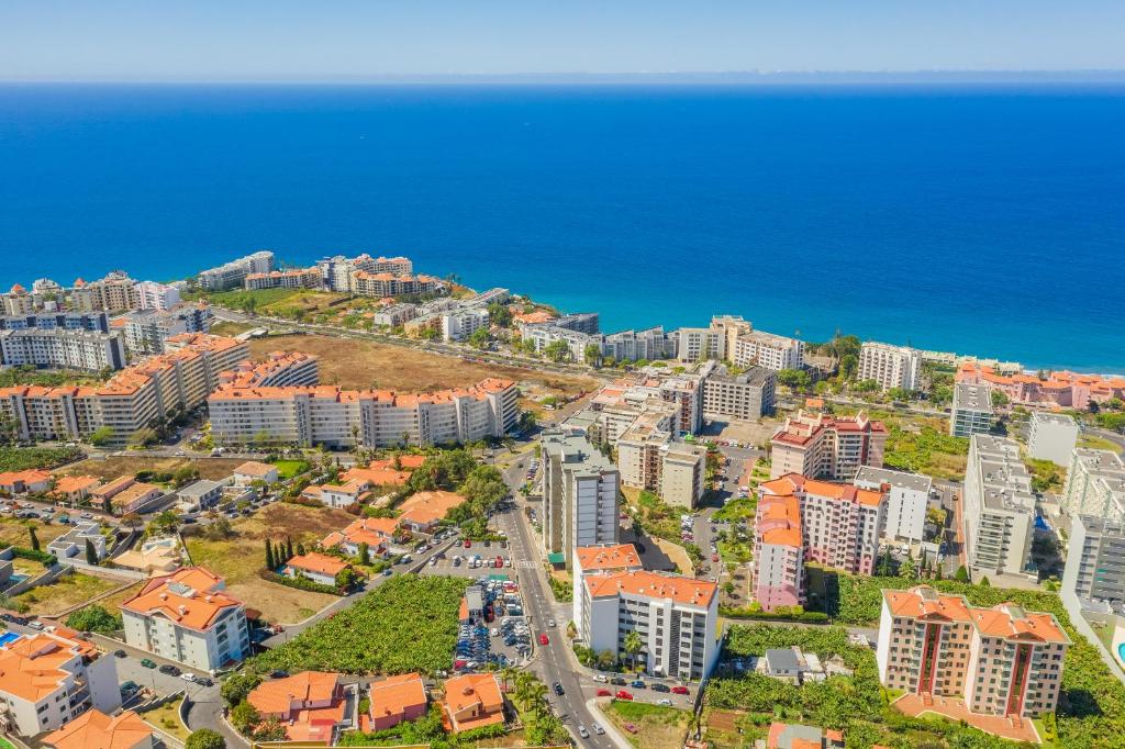 Ocean View and Garden in Exclusive Area Caminho do Amparo 63-71 BlocoB, piso zero fração W, 9000-639 Funchal