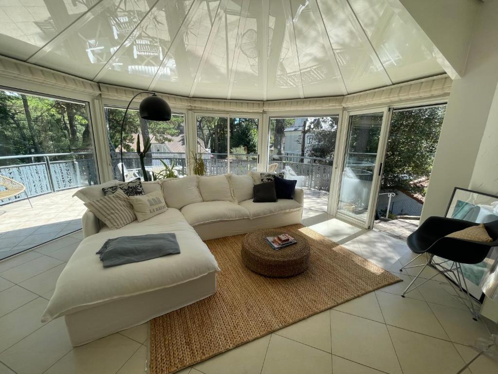 Ocean View Apartment by the Beach