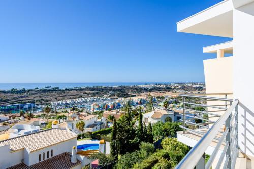 Ocean view Apartment with 3 spacious Terraces, 2 Swimming pools & Tennis court