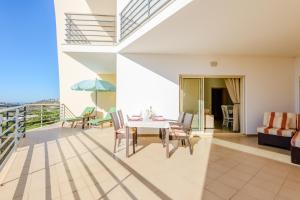 Ocean view Apartment with huge sunny Terrace, 2 Swimming pools & Tennis court