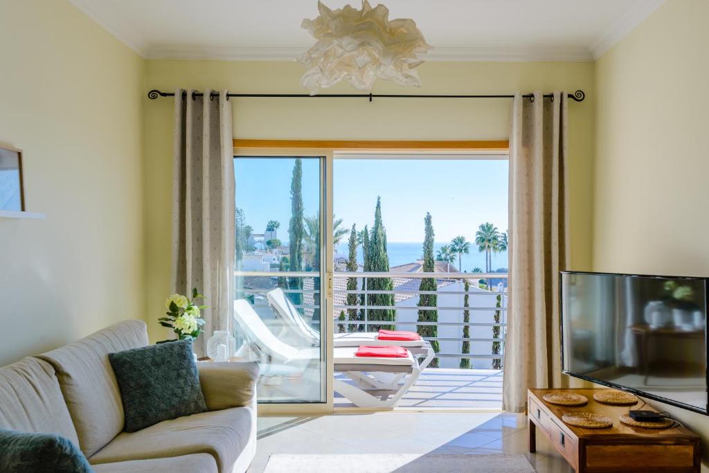 Ocean view Apartment with sunbathing Terrace, 2 Swimming pools & Tennis court Rua Jose Ramos Pimenta 1B Condominio Encosta Da Orada, Bl.g, 1B, 8200-147 Albufeira