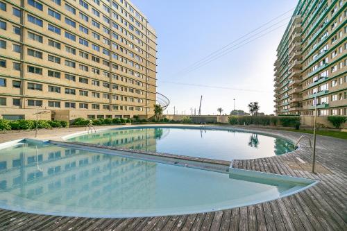 Oceanfront 4-Bed Luxury with Elevator, S-Pool & Parking