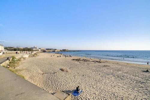 Oceanfront 4-Bed Luxury with Elevator, S-Pool & Parking