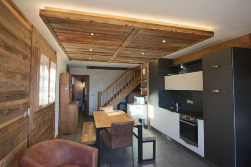 ODYSSEE B203 Vaste appartement en vieux bois sur les pistes, vue panoramique