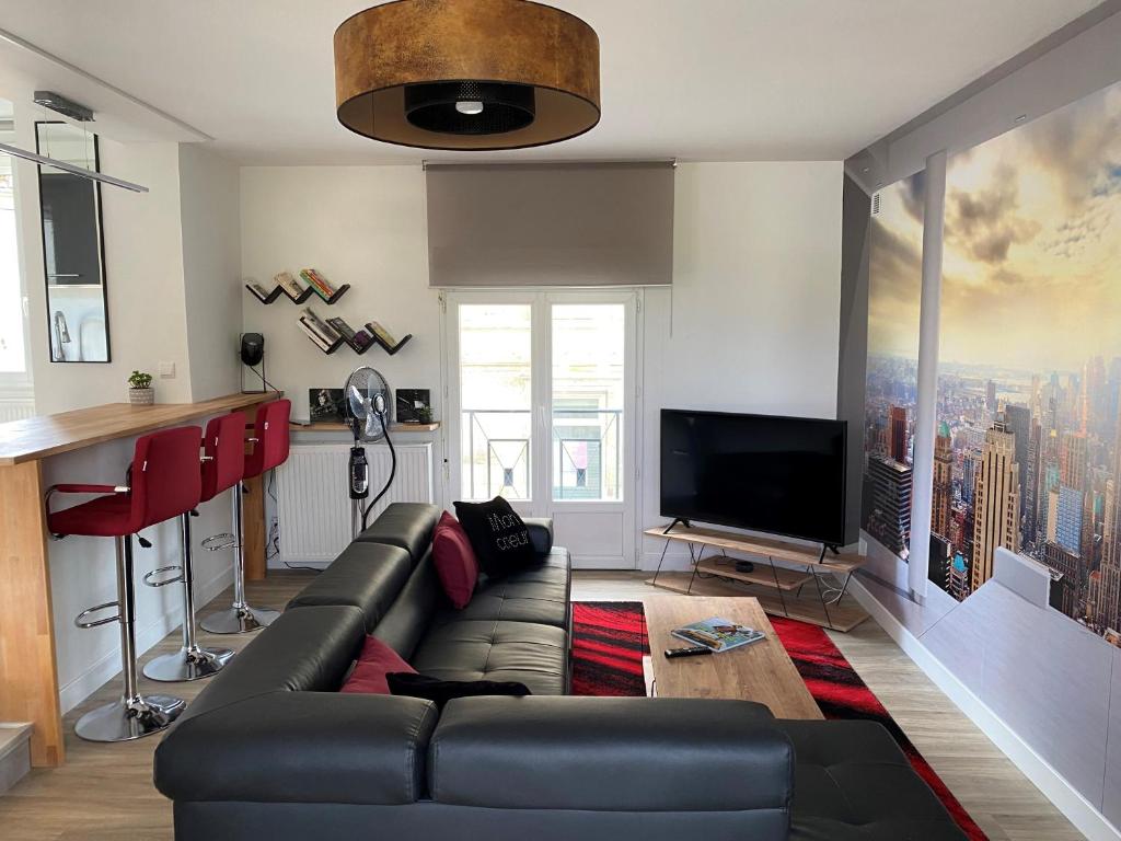 Appartement Offre de dernière minute - Appartement rénové 1 à 6 personnes Le New-York - centre ville - linge inclus - Parking privé gratuit 1 Rue de la Glacière 24490 La Roche-Chalais