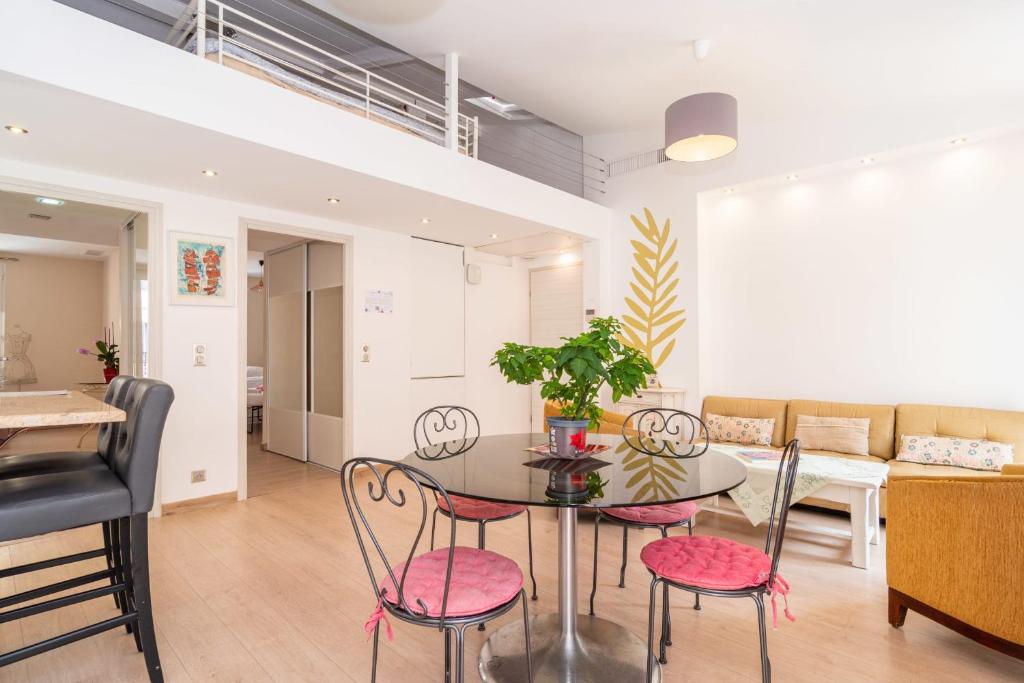 Appartement Olam Properties Cannes Close Centre 2 BR 2 bath mezzanine & balconies Exceptional Rating Easy parking 24 Avenue des Anglais 06400 Cannes