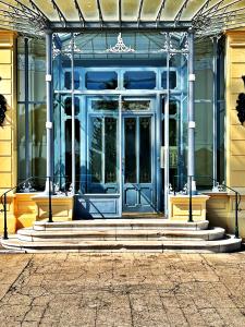 OLD GRAND HOTEL