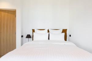 Old Harbour chic studio
