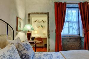 Old Mansion located by the Douro river