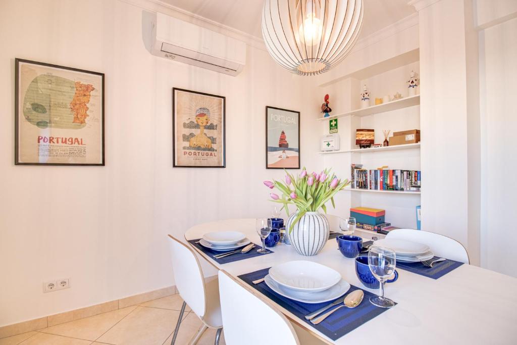 Old Town 2BR 50m Ocean w/ AC Wi-Fi Parking Terrace Rua Henrique Calado 5B, 2ºDireito, 8200-136 Albufeira