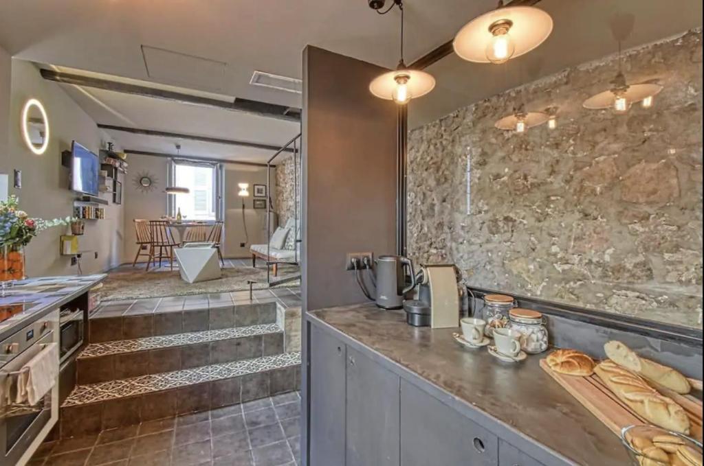 Old Town Cannes - Duplex Apartment 1 Rue des Halles, 06400 Cannes