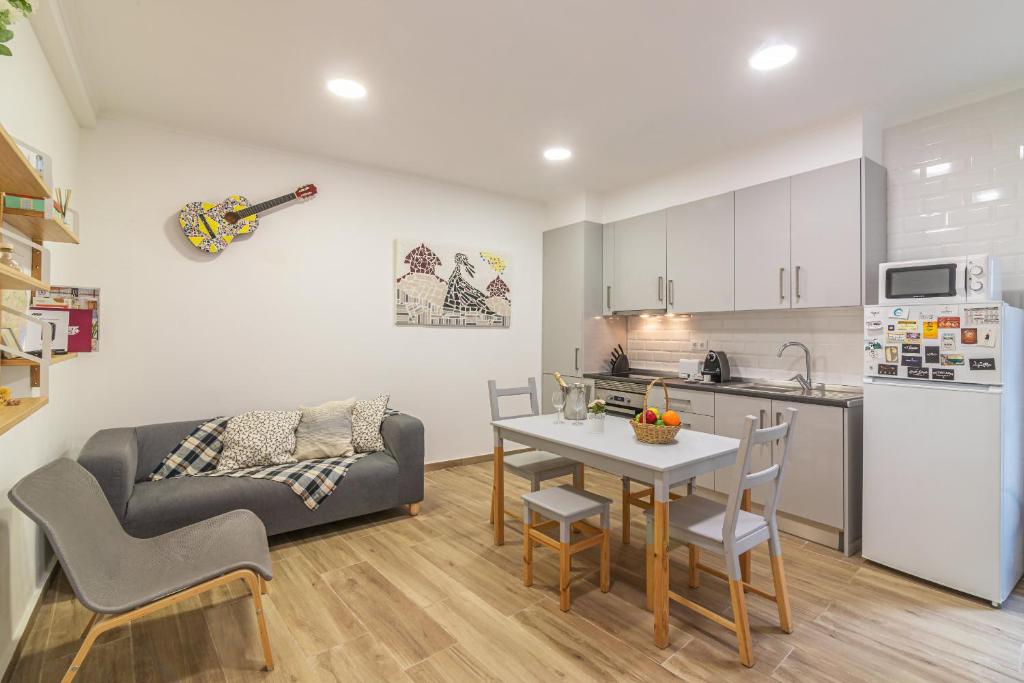 Olhão Typical by Homing Rua dos Micanos, 29, 8700-132 Olhão