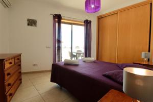 Olhos De Água 1BR with Pool, AC and Free Parking