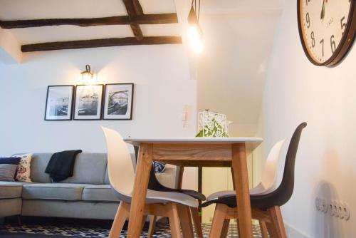 Oliveirinhas Apartment by JC