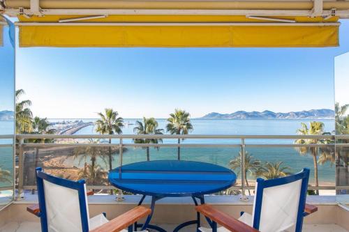 On La Croisette: new 2 bedrooms with sea view