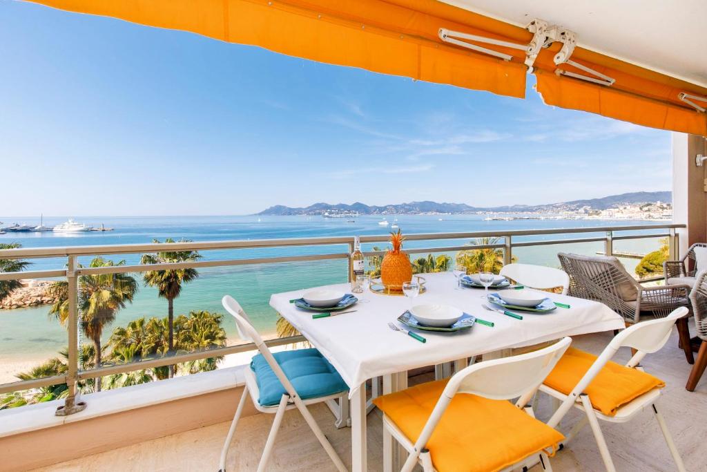 Appartement On la Croisette XXL 1 bedroom with amazing sea view 79 Boulevard de la Croisette 06400 Cannes