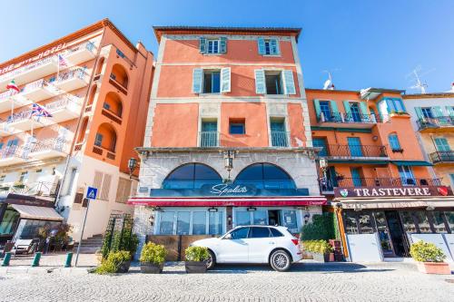 ON VILLEFRANCHE BAY