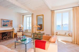 ON VILLEFRANCHE BAY