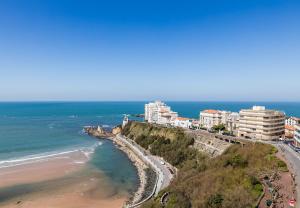 Appartement ONDINE KEYWEEK Apartment with sea view and terrace in Biarritz - parking Perspective de la Côte des Basques 47 64200 Biarritz Aquitaine