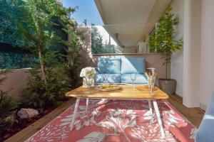 One and half bedroom cozy and renovated and close to beaches