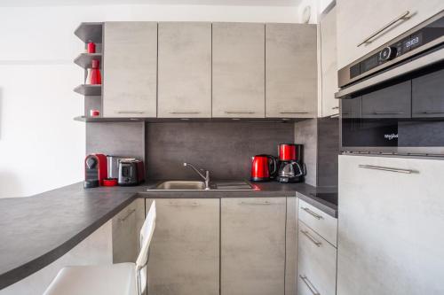 One BDRM flat AC-Congress,Beaches by Olidesi