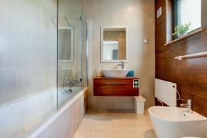 One Bedroom Apartment in Albur Village 2J