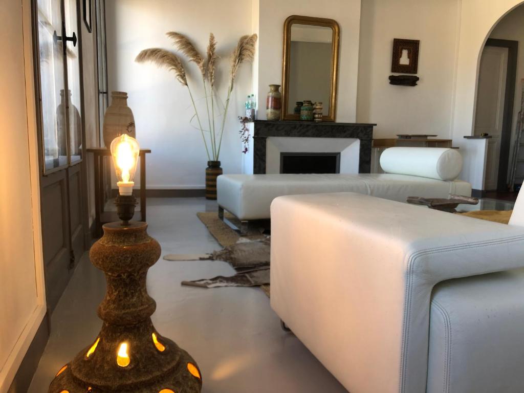 One bedroom apartment in Cannes with a balcony and great sea views - 821