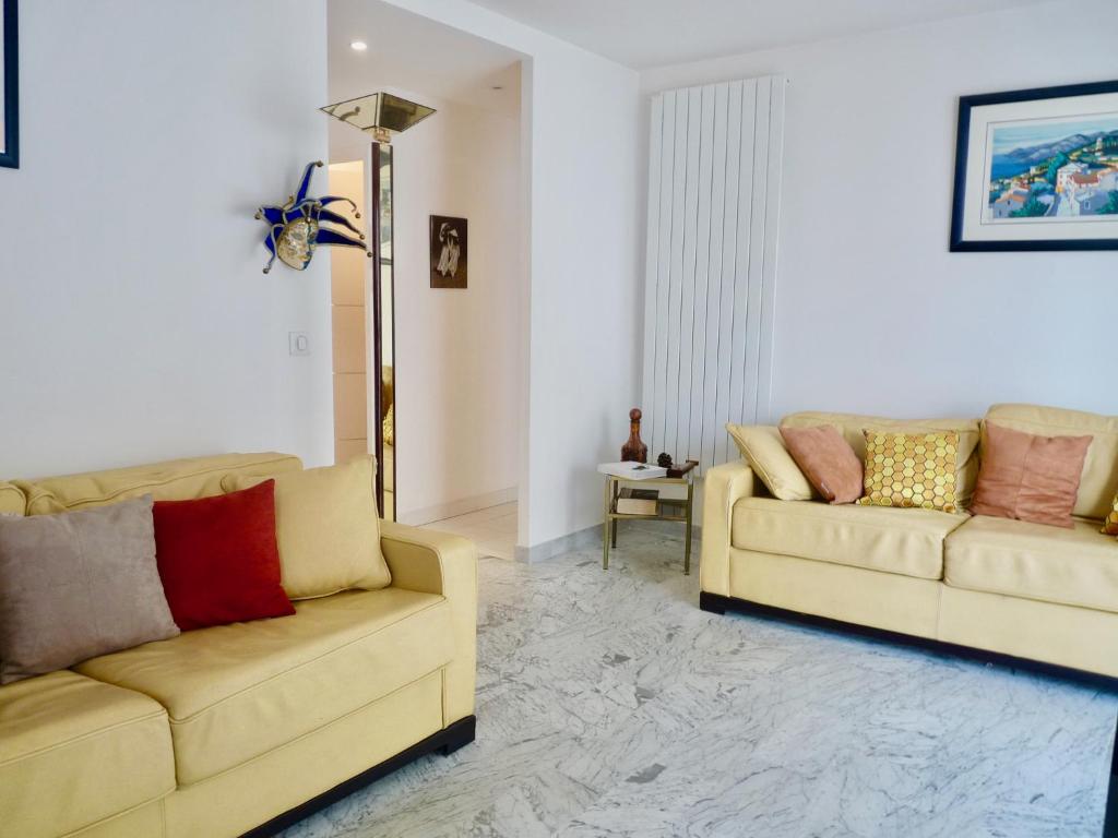 One bedroom apartment in the center of Cannes, next to the Carlton, a few meters from the Croisette - 367 2-4 rue du General Ferrie, 06400 Cannes