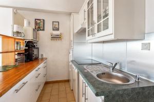 One bedroom appartement at Antibes 300 m away from the beach with sea view shared pool and furnished terrace