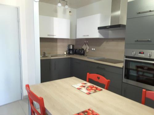 One bedroom appartement at Metabief 400 m away from the slopes with indoor pool and balcony