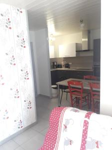 One bedroom appartement at Metabief 400 m away from the slopes with indoor pool and balcony