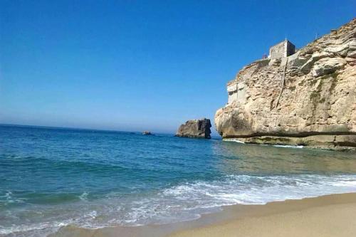 One bedroom appartement at Nazare 500 m away from the beach with wifi