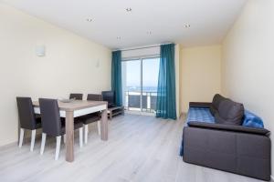 One bedroom appartement at Portimao 10 m away from the beach with sea view and terrace