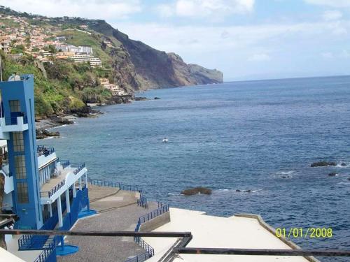 One bedroom appartement with sea view furnished terrace and wifi at Funchal 6 km away from the beach