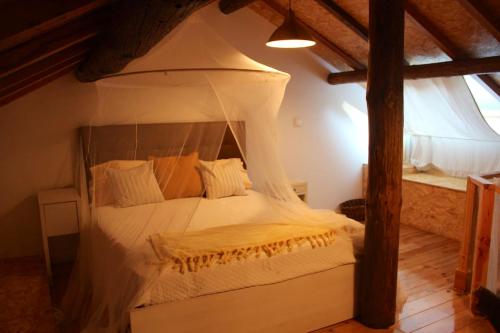 One bedroom appartement with shared pool and wifi at Marco de canaveses