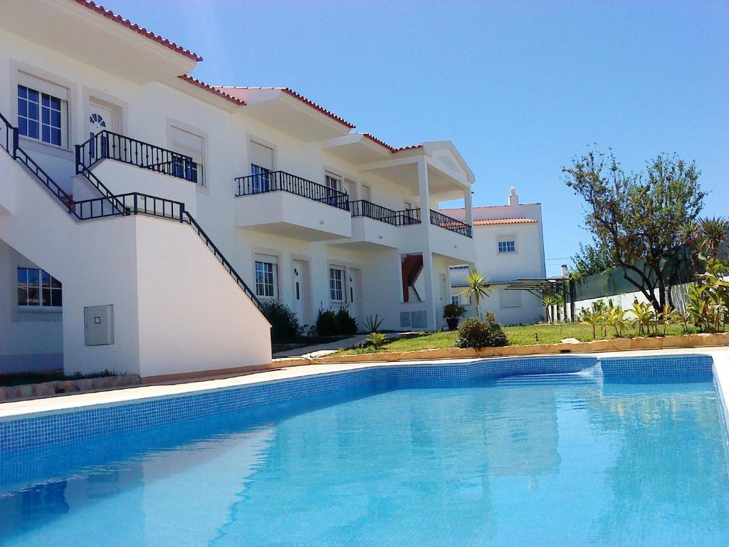 One bedroom appartement with shared pool enclosed garden and wifi at Albufeira 2 km away from the beach Estrada de Vilamoura - EM526, 8200-184 Albufeira