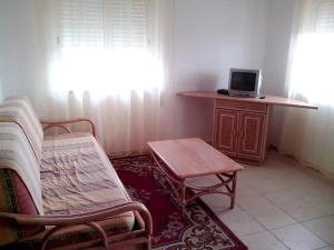 One bedroom appartement with shared pool enclosed garden and wifi at Albufeira 2 km away from the beach