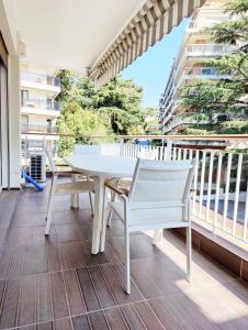 One bedroom flat with terrace, 2 min walk from the beach and La Croisette