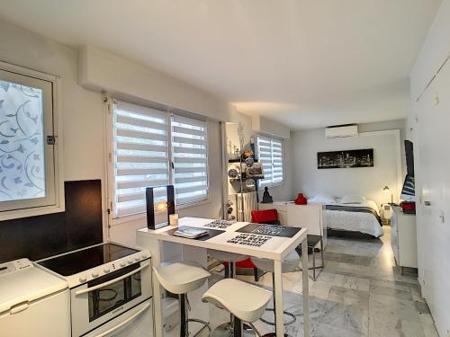 One Bedroom Palm Beach