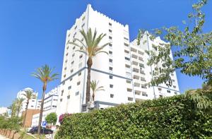 One Bedroom WEST Apartment - Tower B