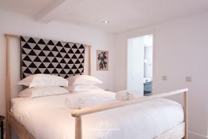 Appartement One Bedroom with Terrace in Alfama Centre 75 by Lisbonne Collection Travessa das Freiras 24 1100-475 Lisbonne -1