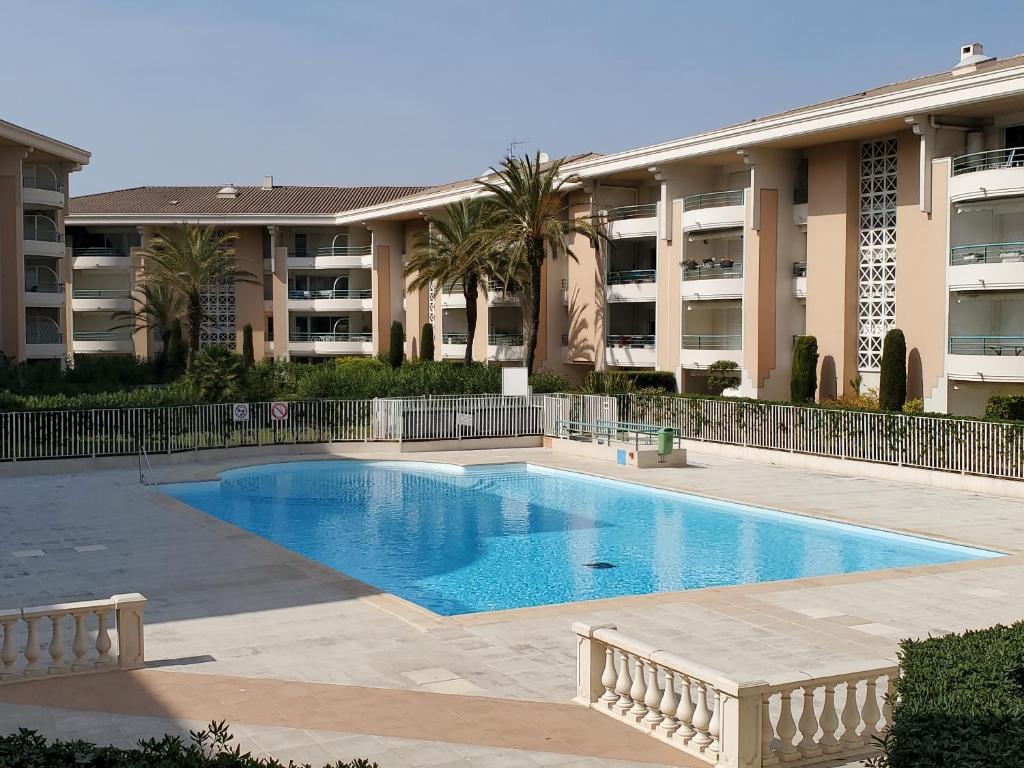 Appartement OPEN 2 Pieces 4 Personnes 40m2 dou Galioun, Rouge, 25 83600 Fréjus