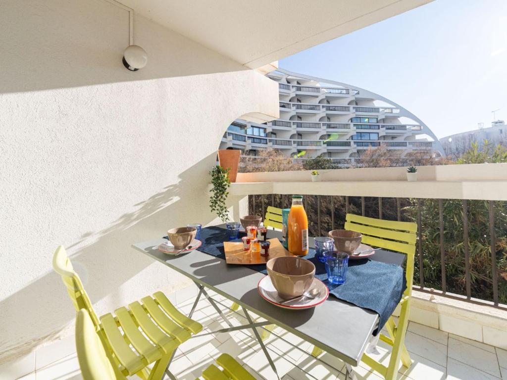 Open view Swimming Pool & Garage 1 Bdr 06000 Nice