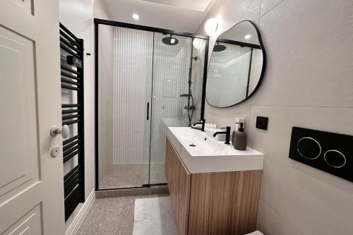 OPERA PROMENADE 2 Brand-new! 2 rooms next to the sea